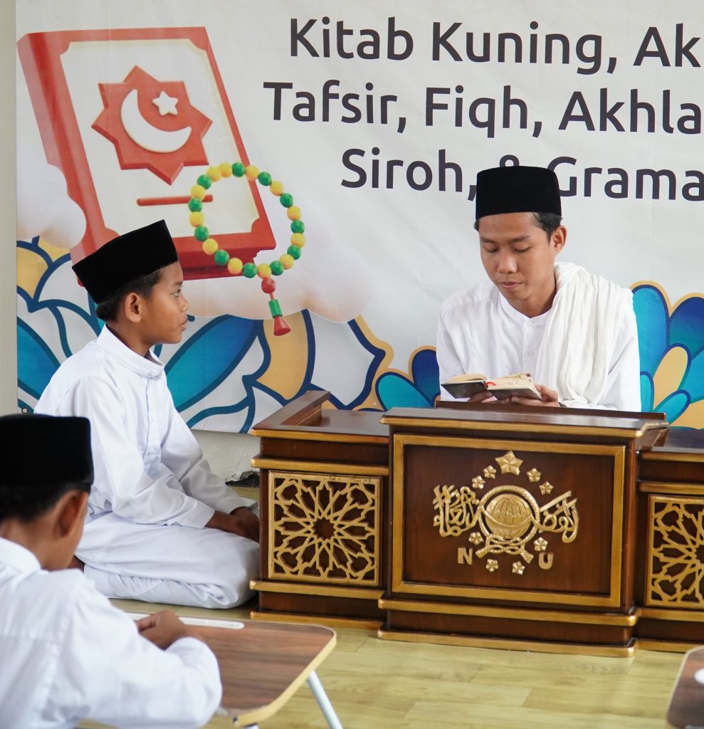 Setoran Hafalan Surat Pendek di Pesantren Penghafal Qur'an