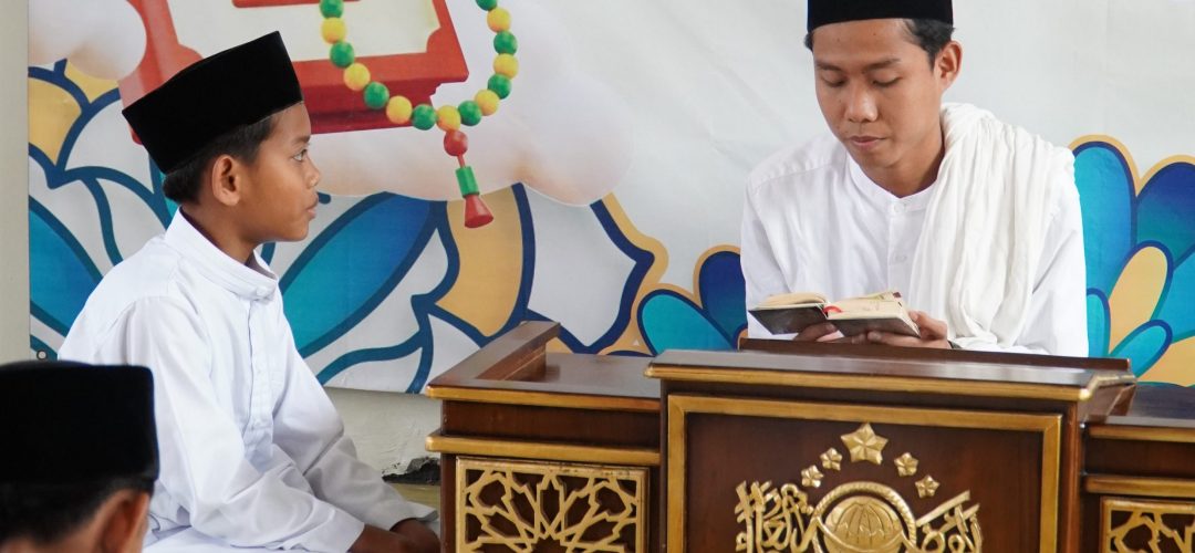 Setoran Hafalan Surat Pendek di Pesantren Penghafal Qur'an
